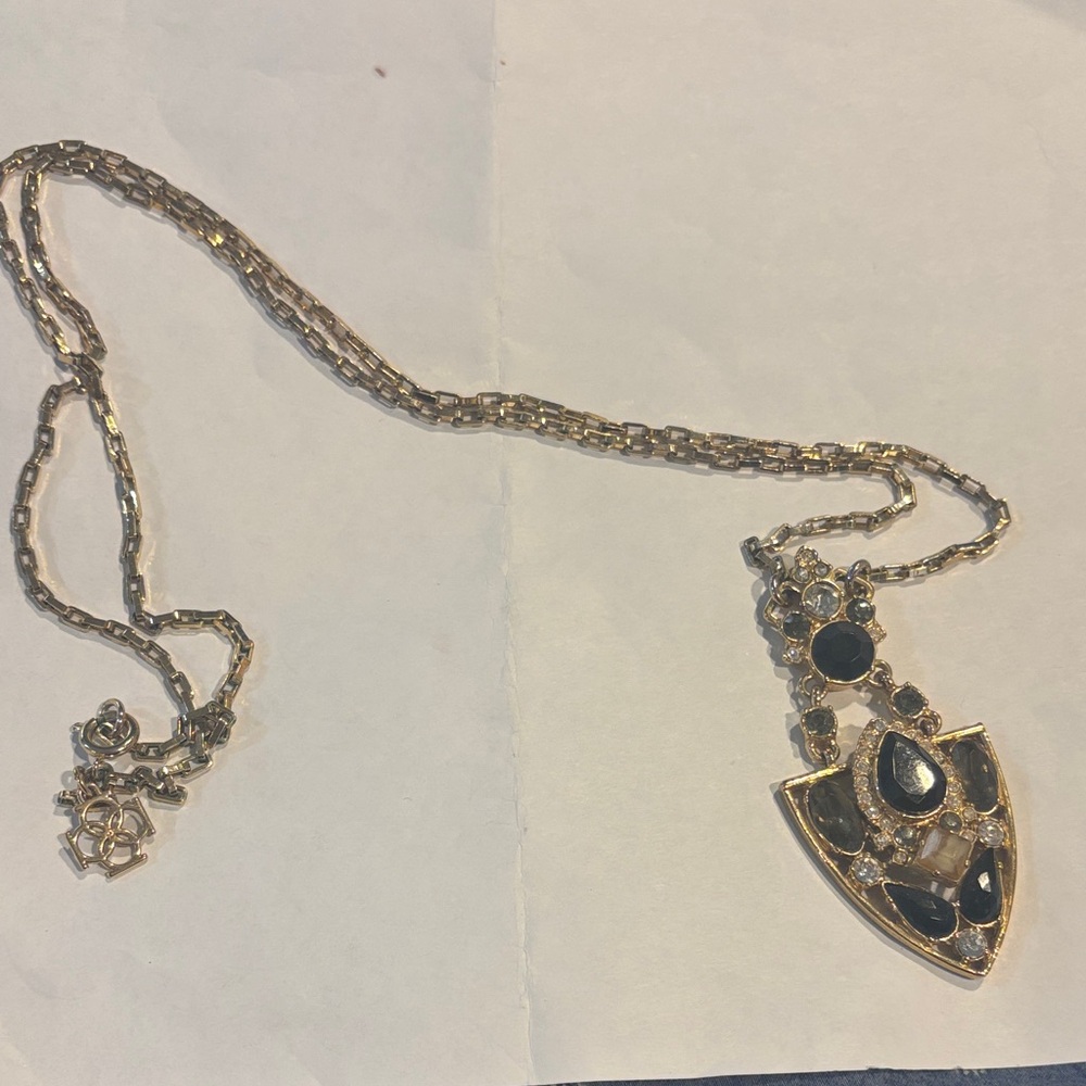 Elegant Gold and Black Pendant Necklace